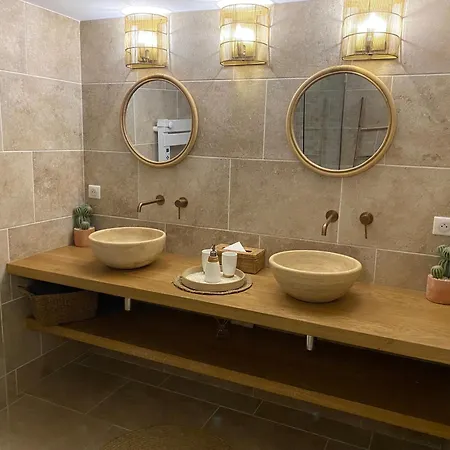 Bed & Breakfast Location De Les Allamandas 4*