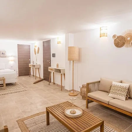 Location De Les Allamandas Couette-café