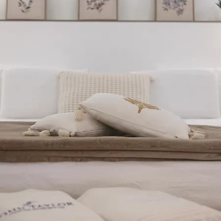 Location De Les Allamandas Couette-café *