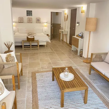 Location De Les Allamandas Couette-café