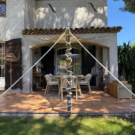 Location De Les Allamandas Bed and breakfast 4*